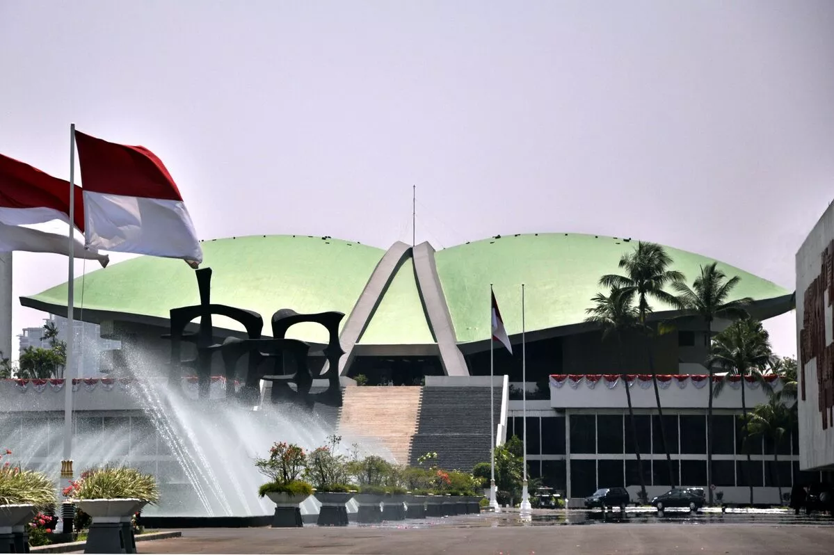 Mengenal Struktur Bangunan Bentang Lebar Hingga Contohnya contoh bangunan bentang lebar yaitu gedung MPR
