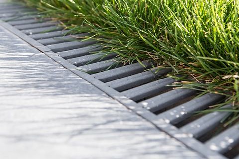 Drainase yang berguna untuk mengalirkan air