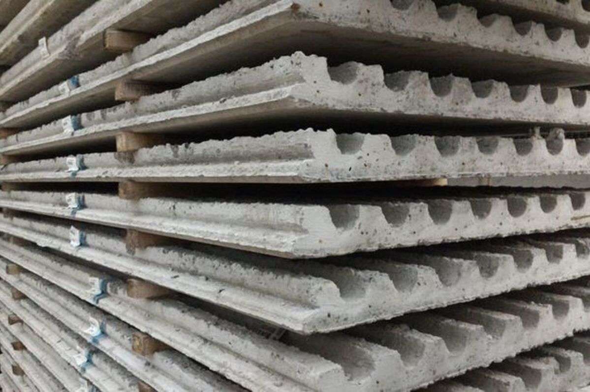 Lembaran dari plat lantai yang bertumpuk