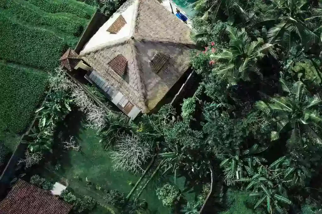 Kenali Jenis dan Model Atap Rumah untuk Hunian di Indonesia gambar model atap perisai