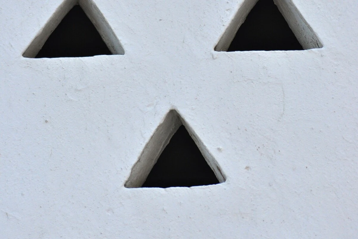 Roster yang berbentuk segitiga